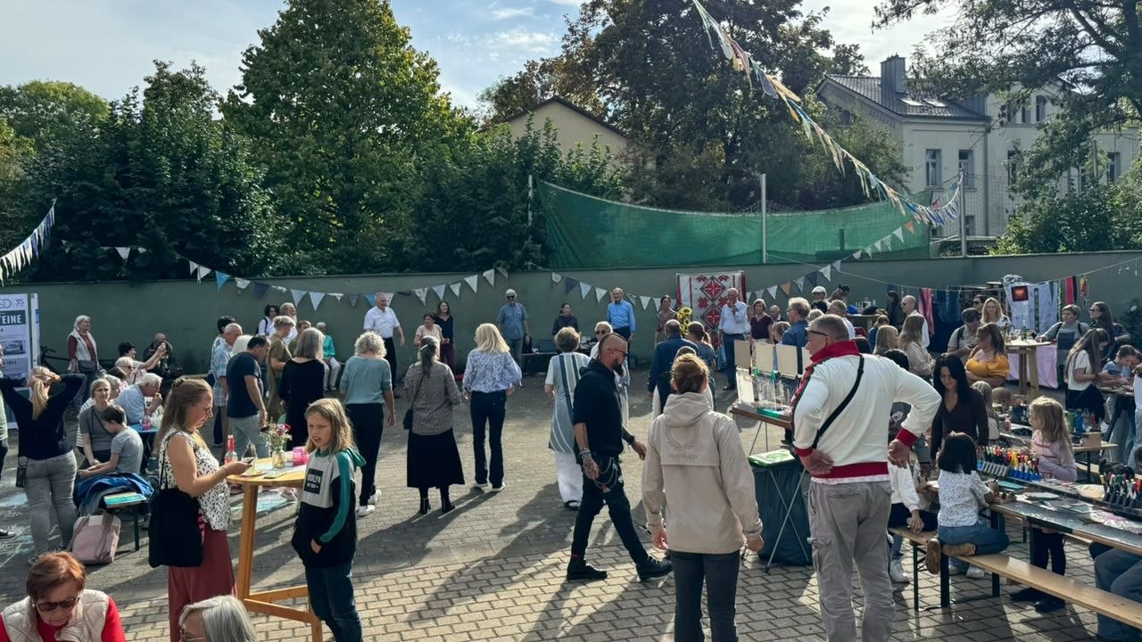 Gäste beim ACHAVA Familienfest