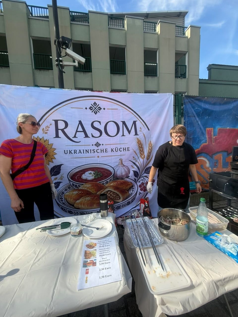 Besucherinnen und Besucher am Familienfest