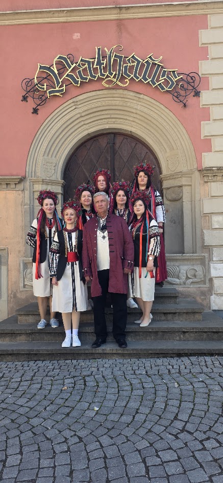 RASOM vor dem Rathaus